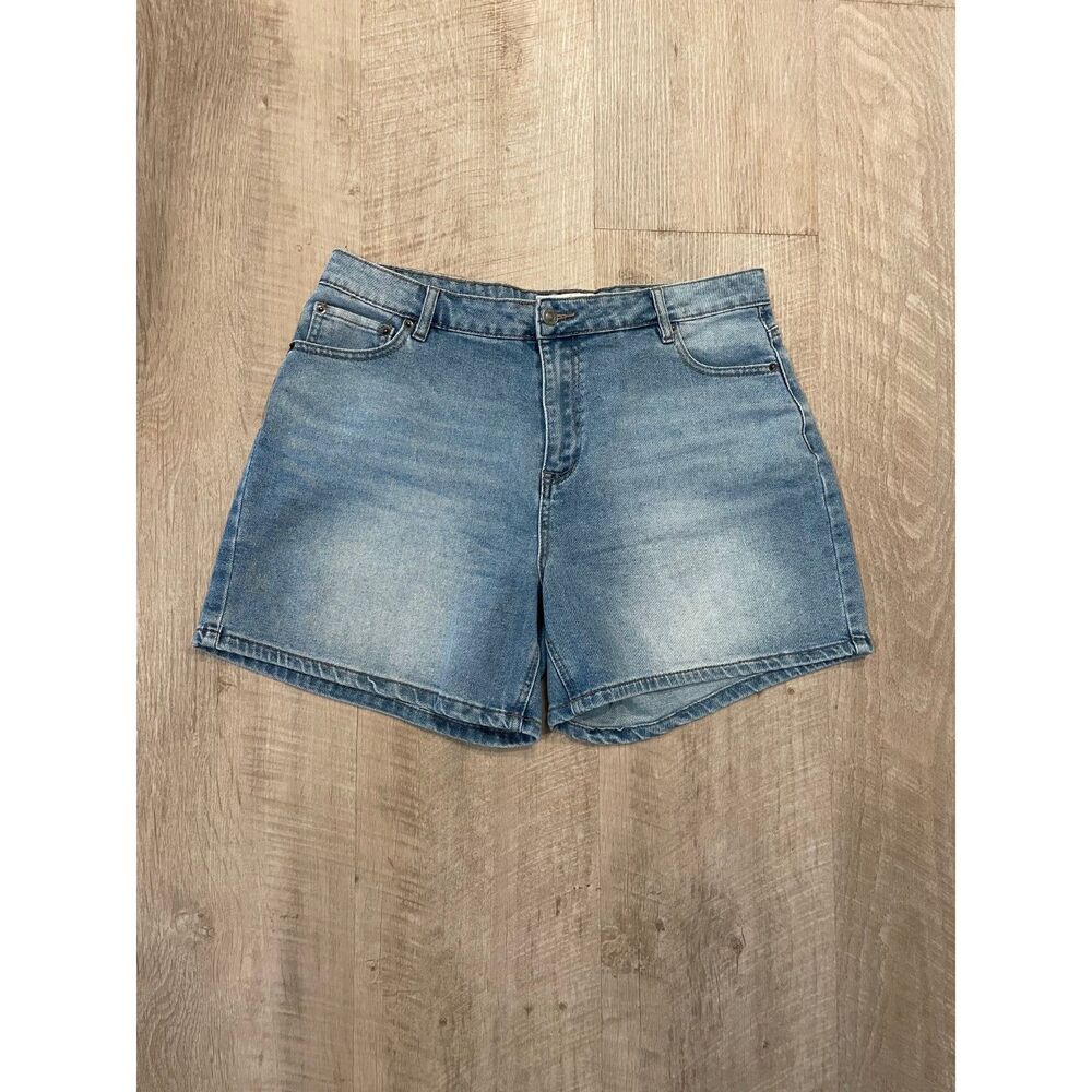 Project Rebel medium wash jean shorts, size 15